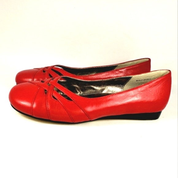 Array Red Leather, Slip On, Round Toe, Ballet Flats. Women's Size 6 W - Picture 2 of 10